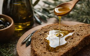 The Hidden Guardians of Aroma: How Polyphenols Protect Extra Virgin Olive Oil 